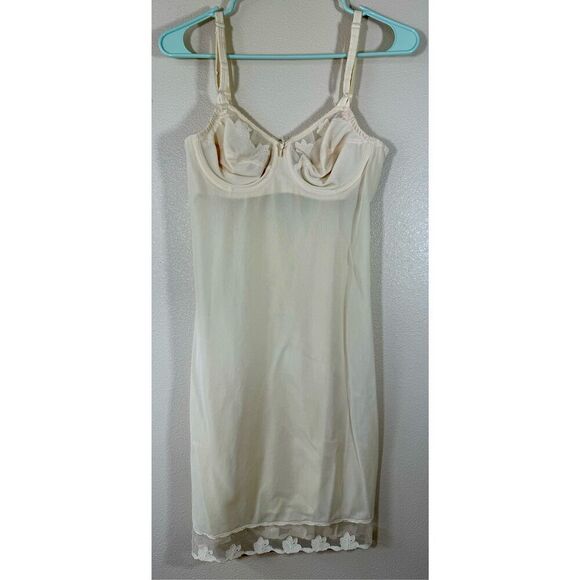 Vintage Flower Bali Slip W/ Built In Bra With Sheer Floral Detailing on Hem B34 - Picture 1 of 8
